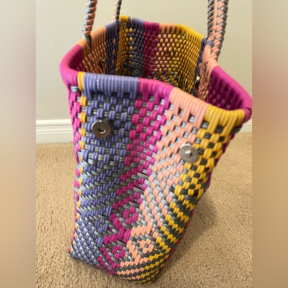 Hand Woven Tote bag made of plastic - Picture 5 of 9